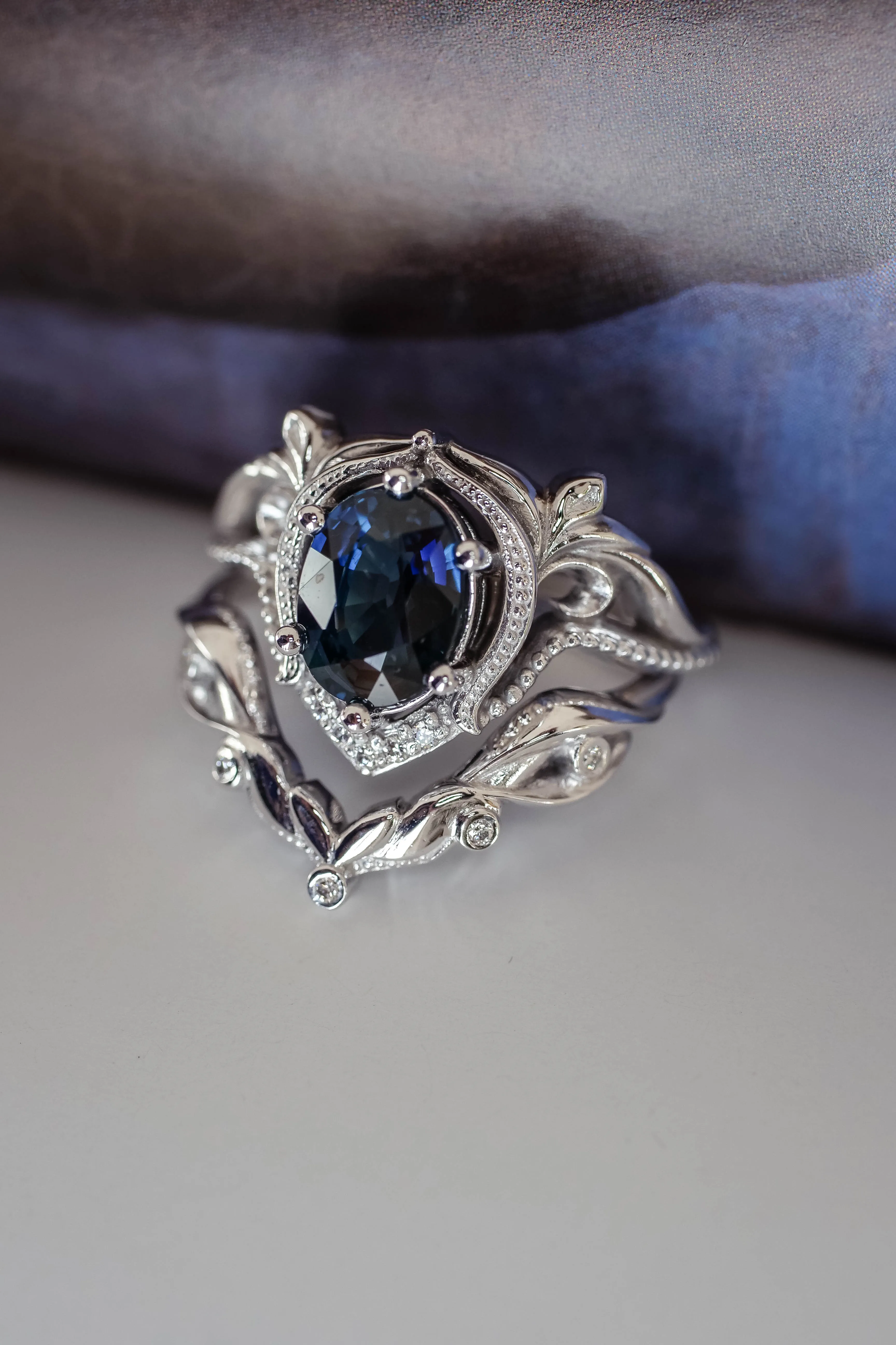 Art nouveau bridal ring set with natural sapphire / Lida oval