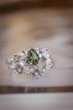 Bridal ring set with green sapphire & diamonds / Adelina