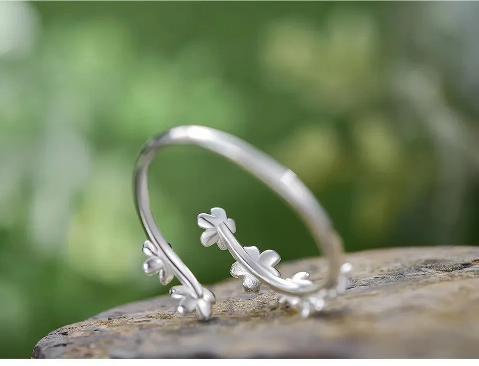 Charm Jewelry: LFJD0153 Delicate Flowers Adjustable Finger Rings