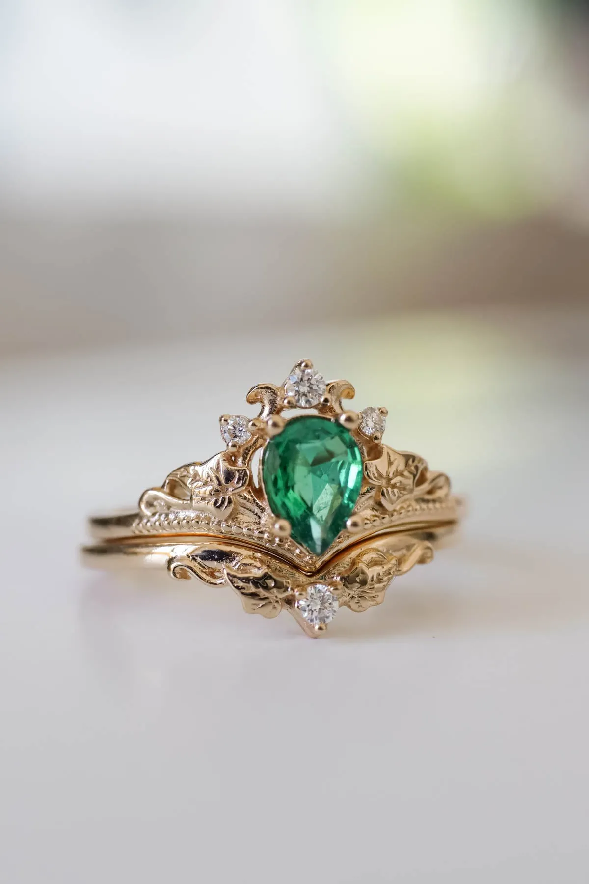 Engagement emerald ring set / Ariadne