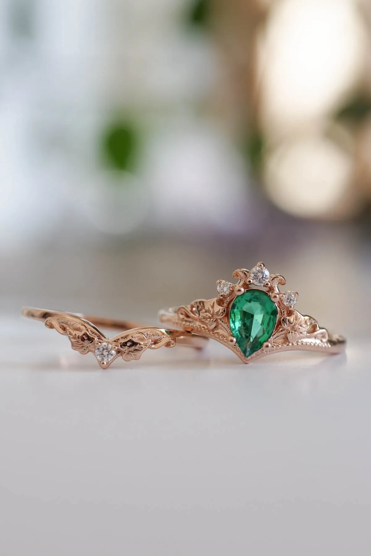 Engagement emerald ring set / Ariadne