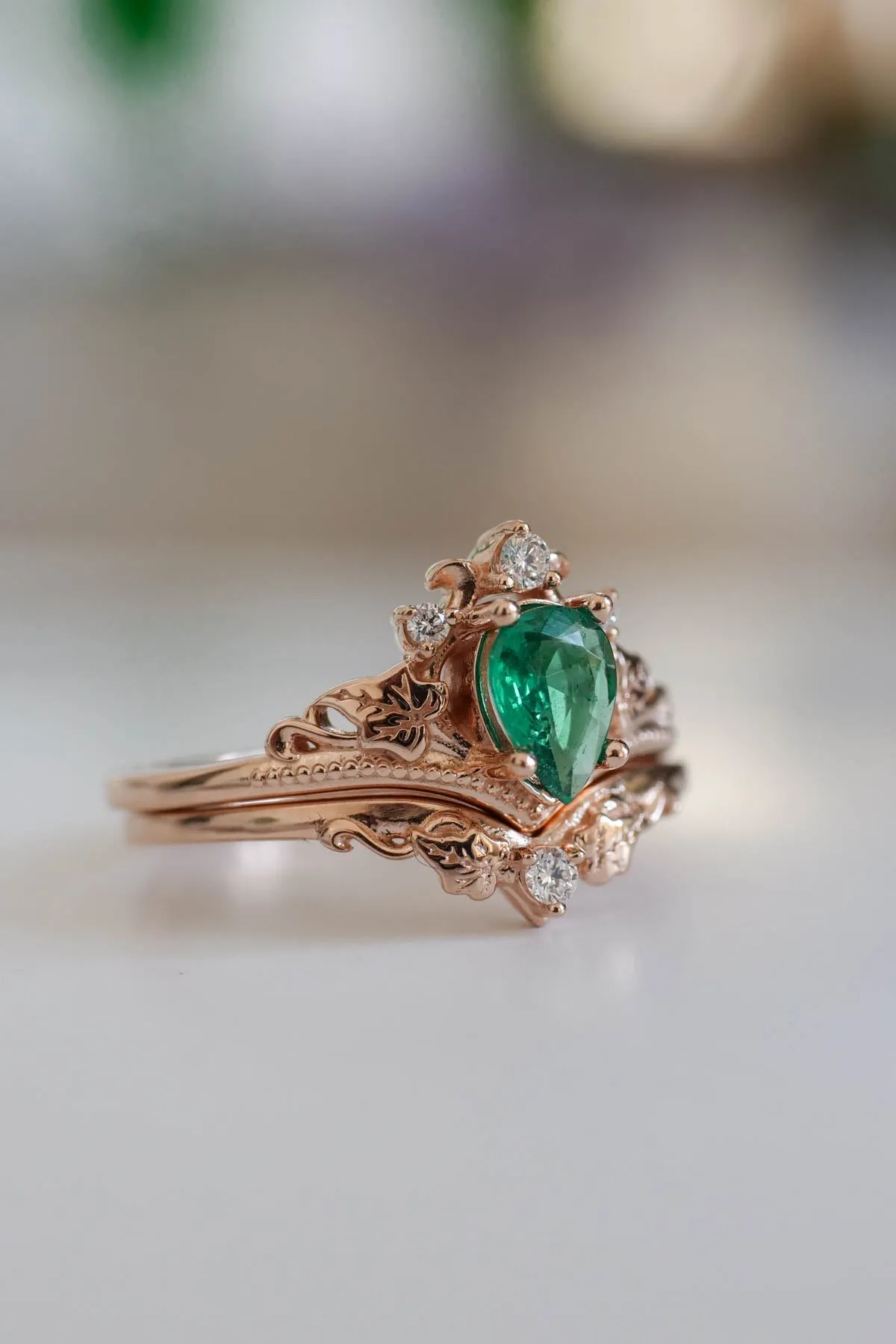 Engagement emerald ring set / Ariadne