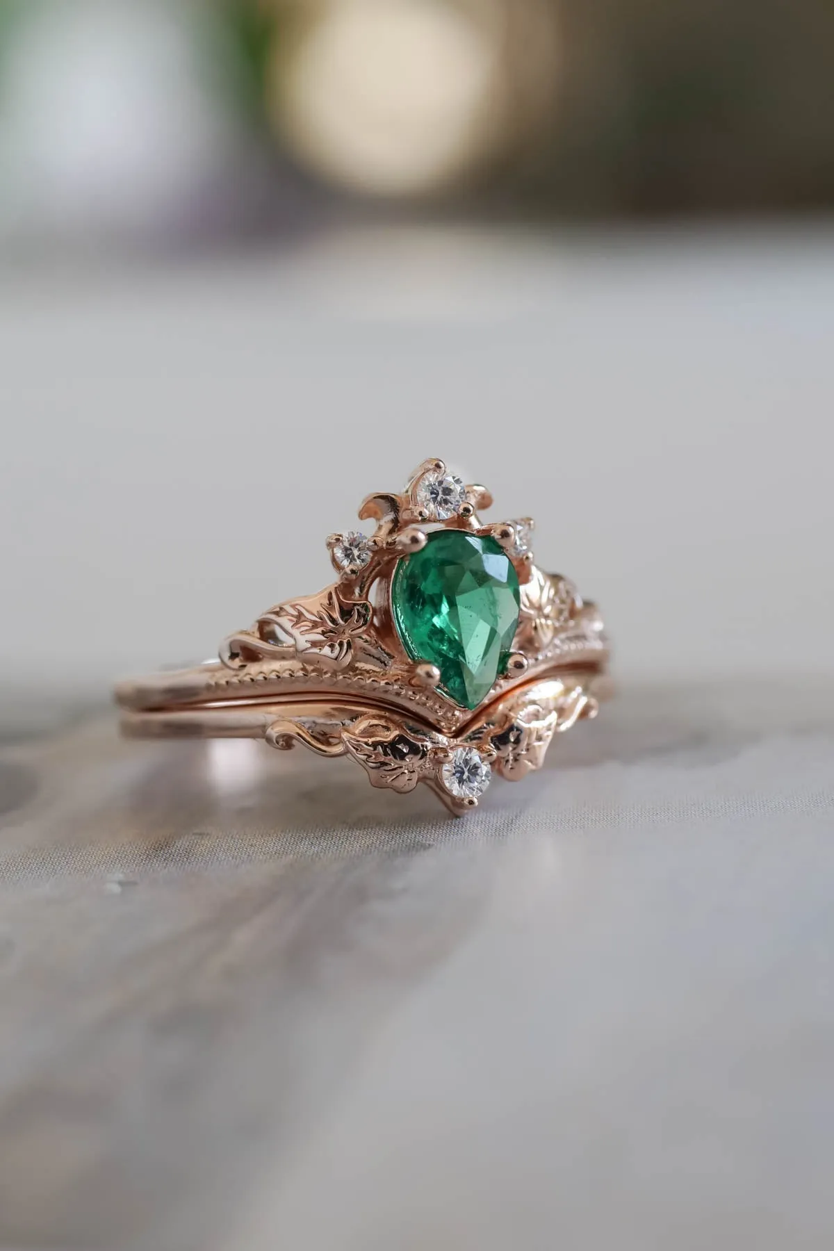 Engagement emerald ring set / Ariadne