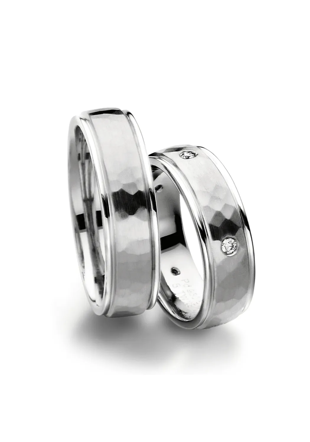 Magiques Platinum Hammered Wedding Band