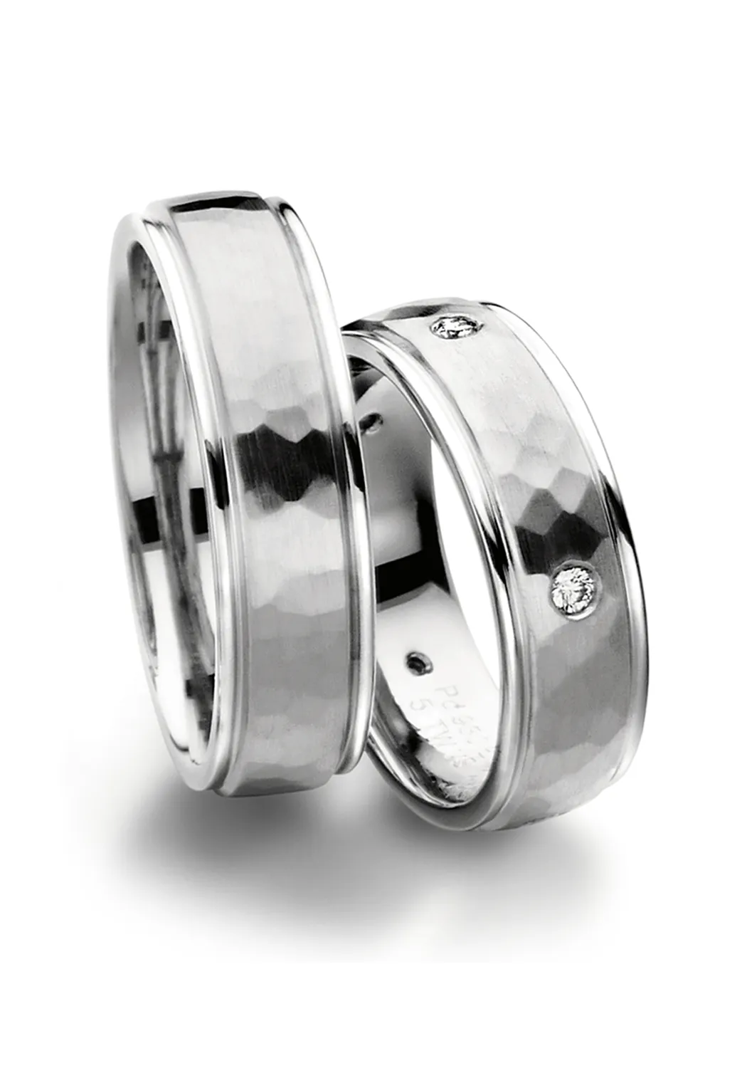 Magiques Platinum Hammered Wedding Band