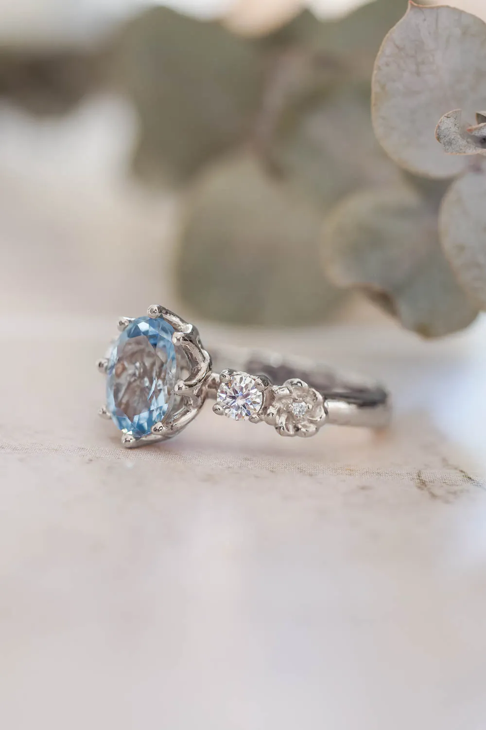 Oval aquamarine engagement ring / Fiorella