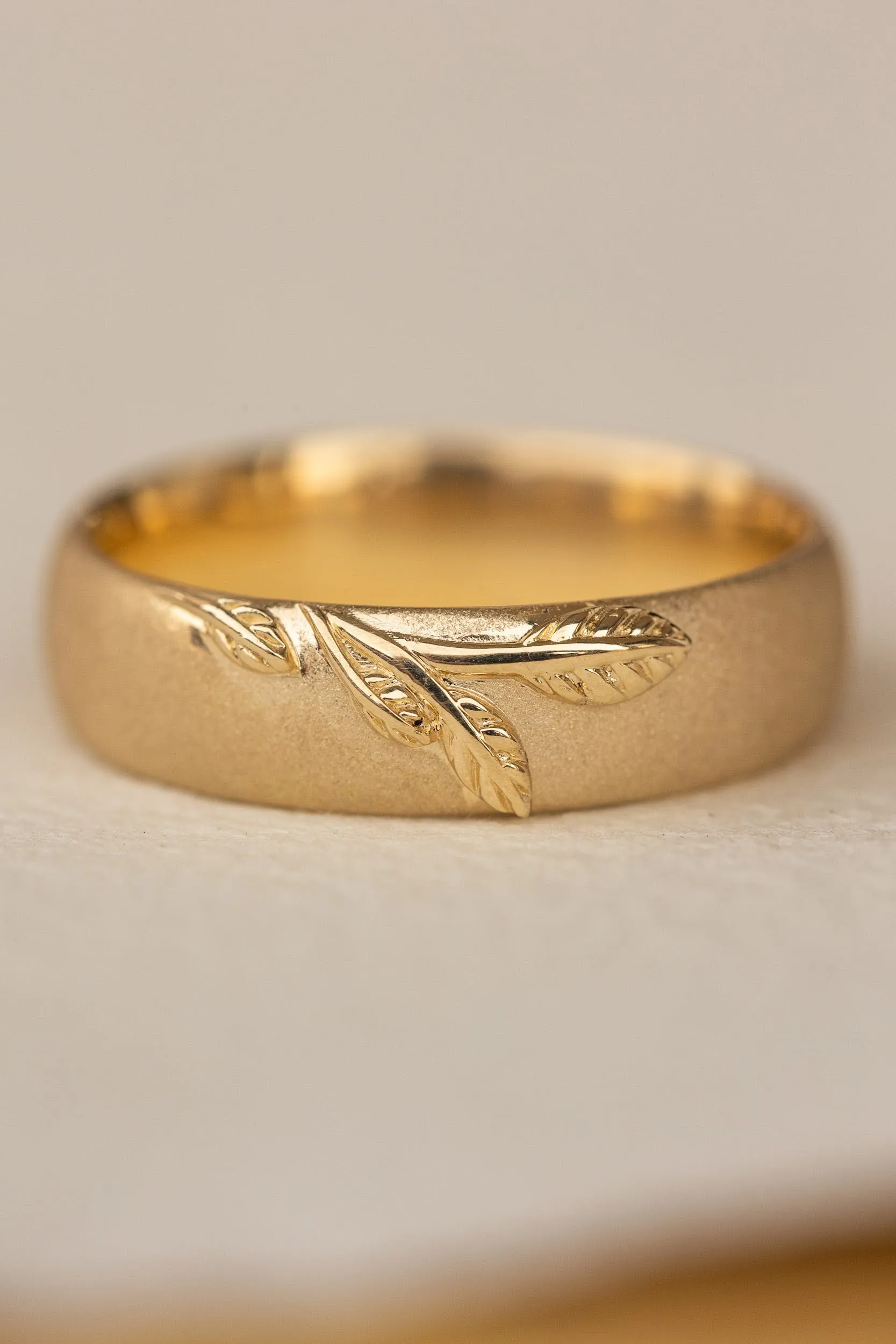 Satin wedding band with branch, sandblast finish, 6 mm wide