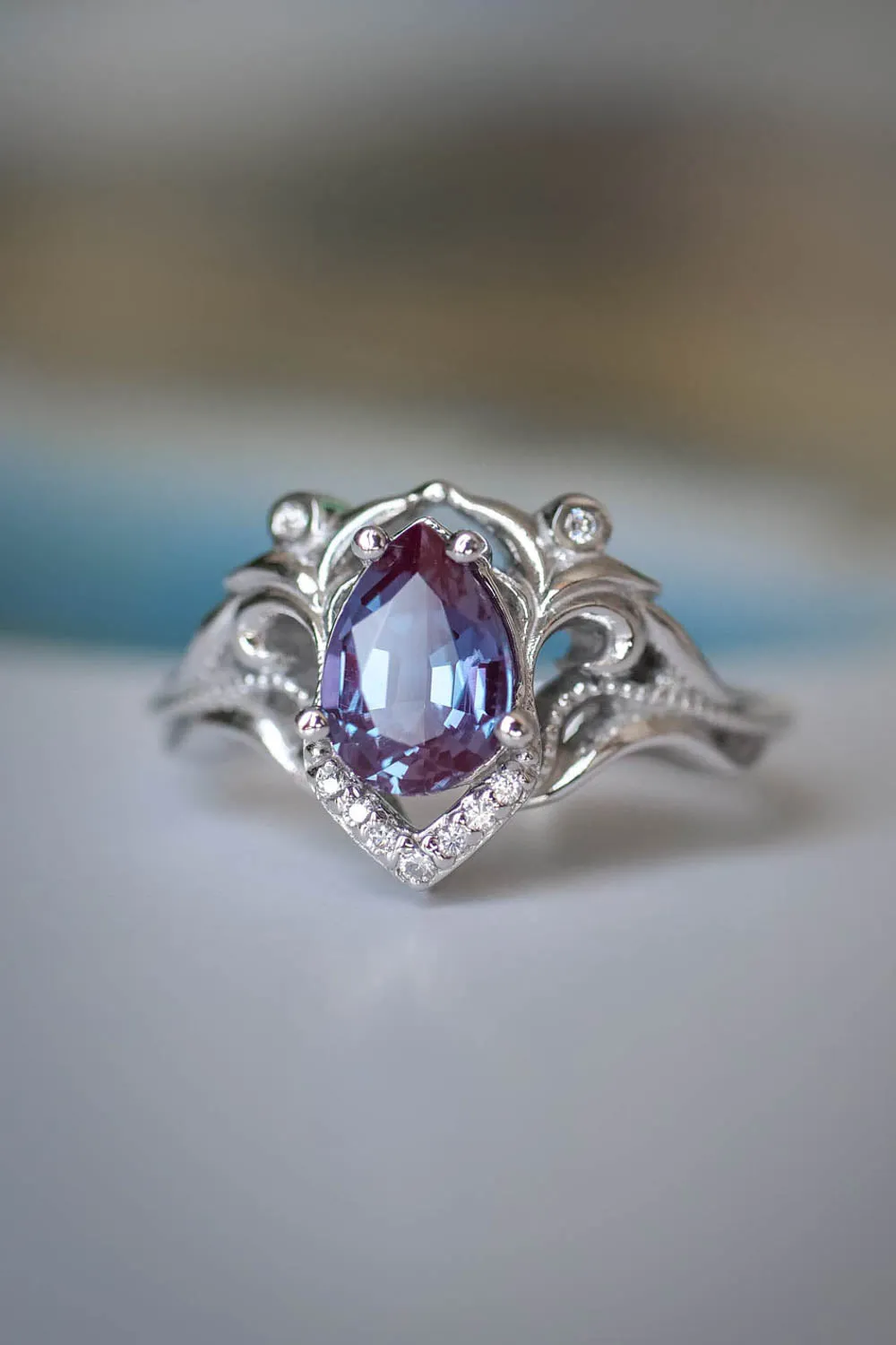 Vintage inspired gold ring with alexandrite and diamonds  / Lida small