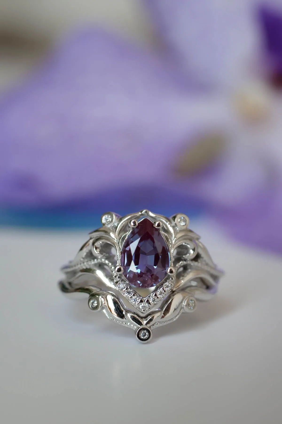 Vintage inspired gold ring with alexandrite and diamonds  / Lida small