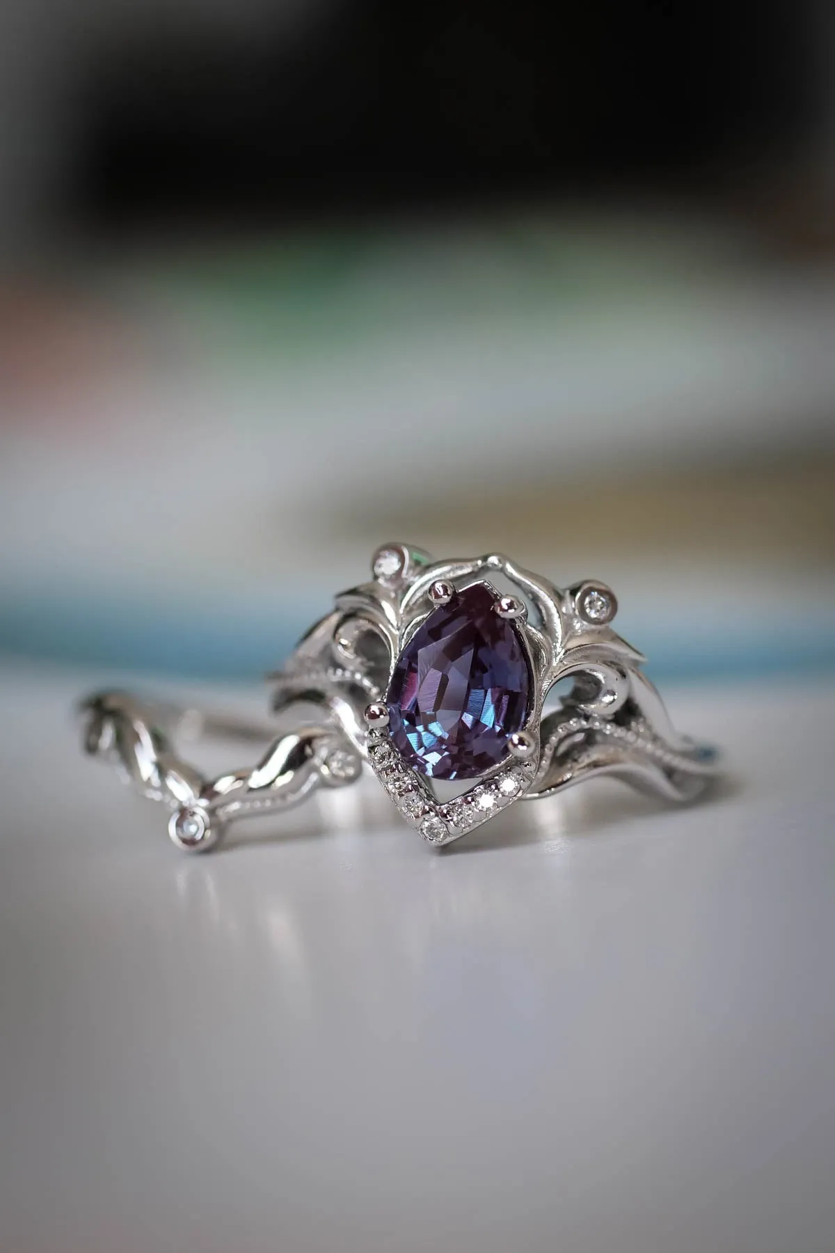 Vintage inspired gold ring with alexandrite and diamonds  / Lida small