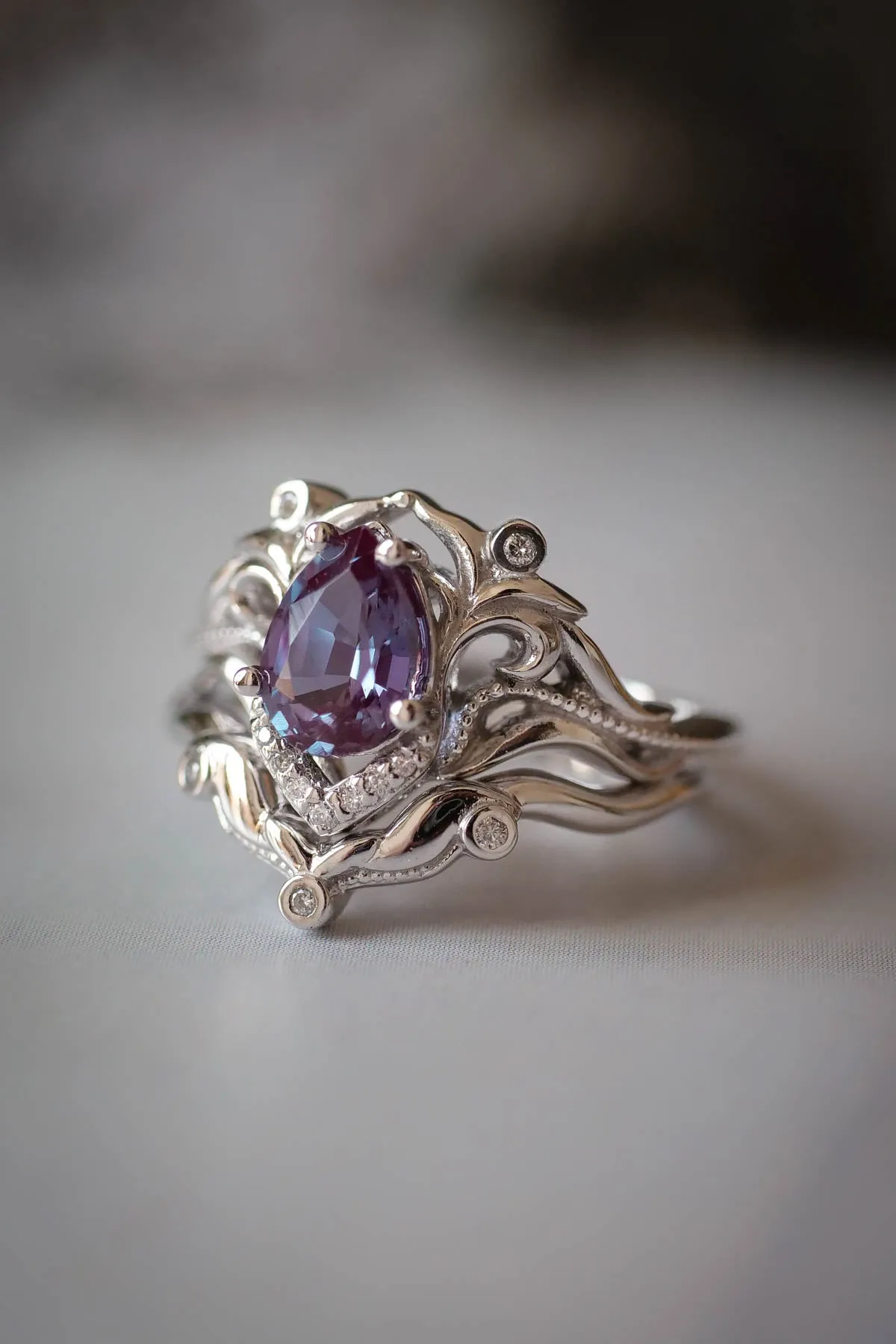 Vintage inspired gold ring with alexandrite and diamonds  / Lida small