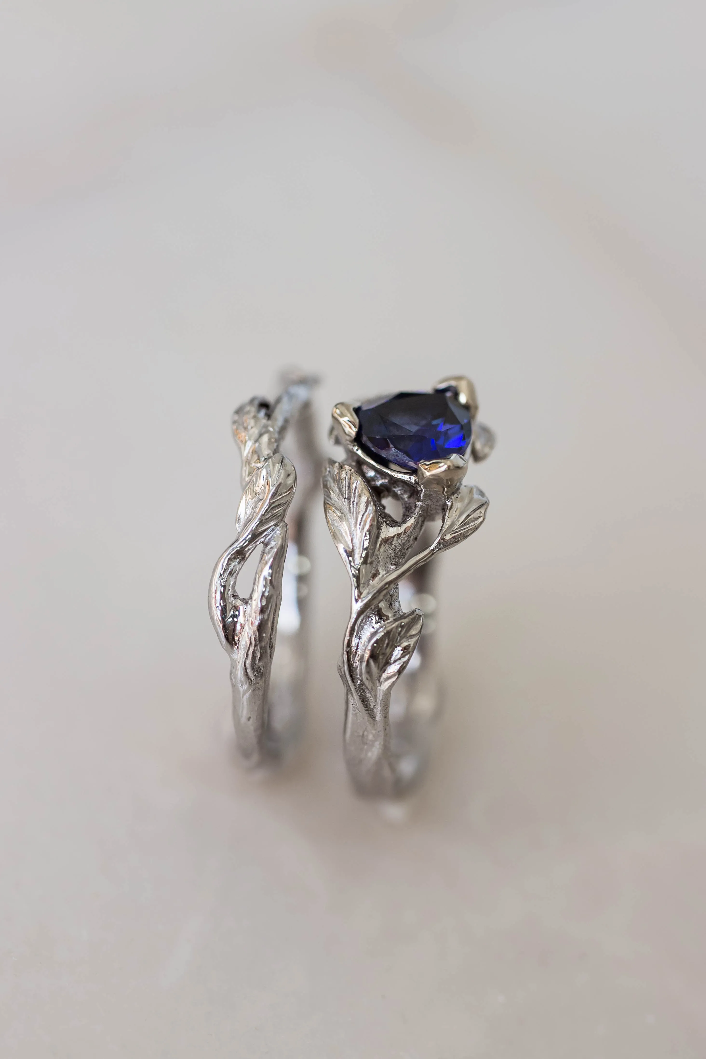 Wedding ring set with trillion sapphire / Clematis