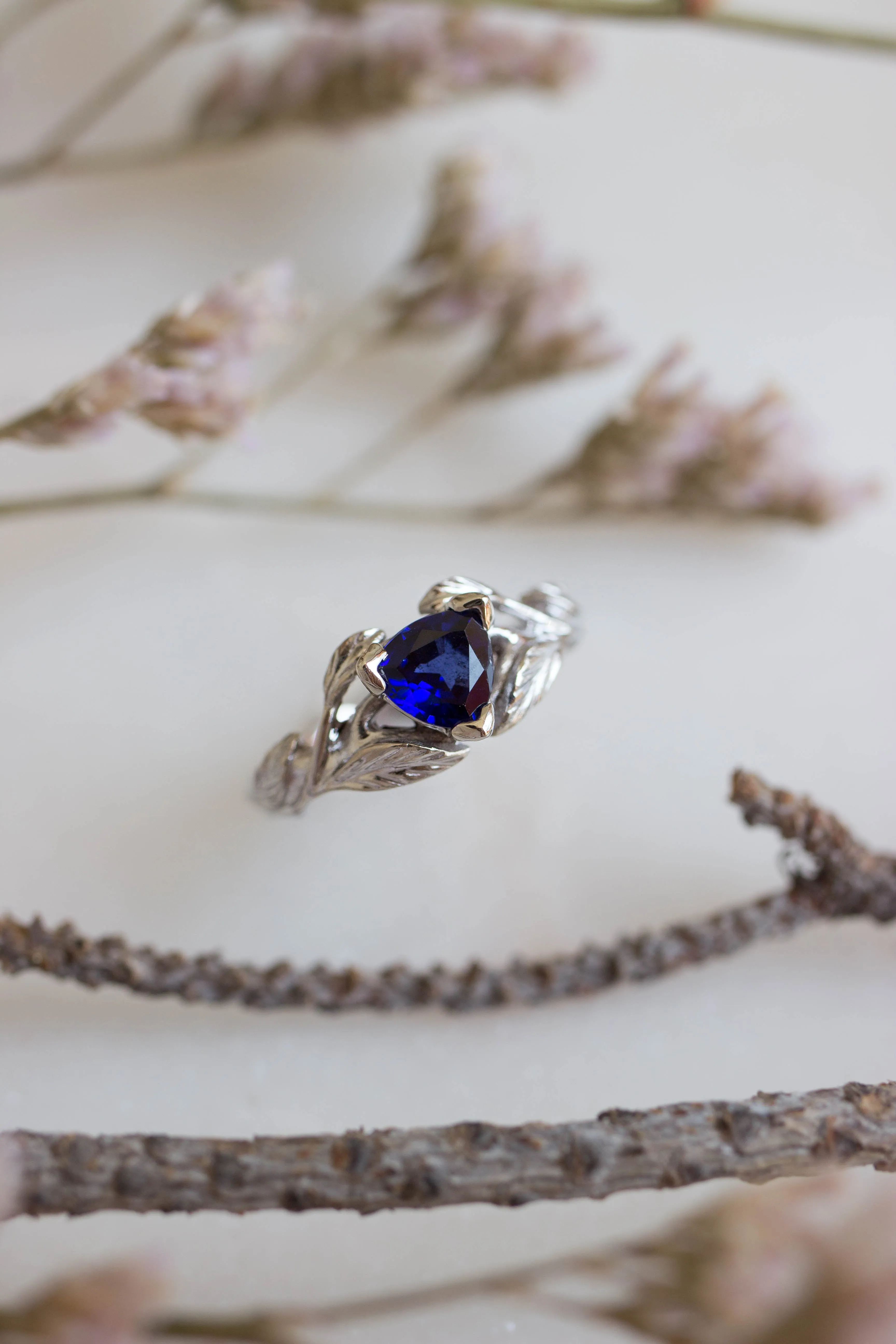 Wedding ring set with trillion sapphire / Clematis