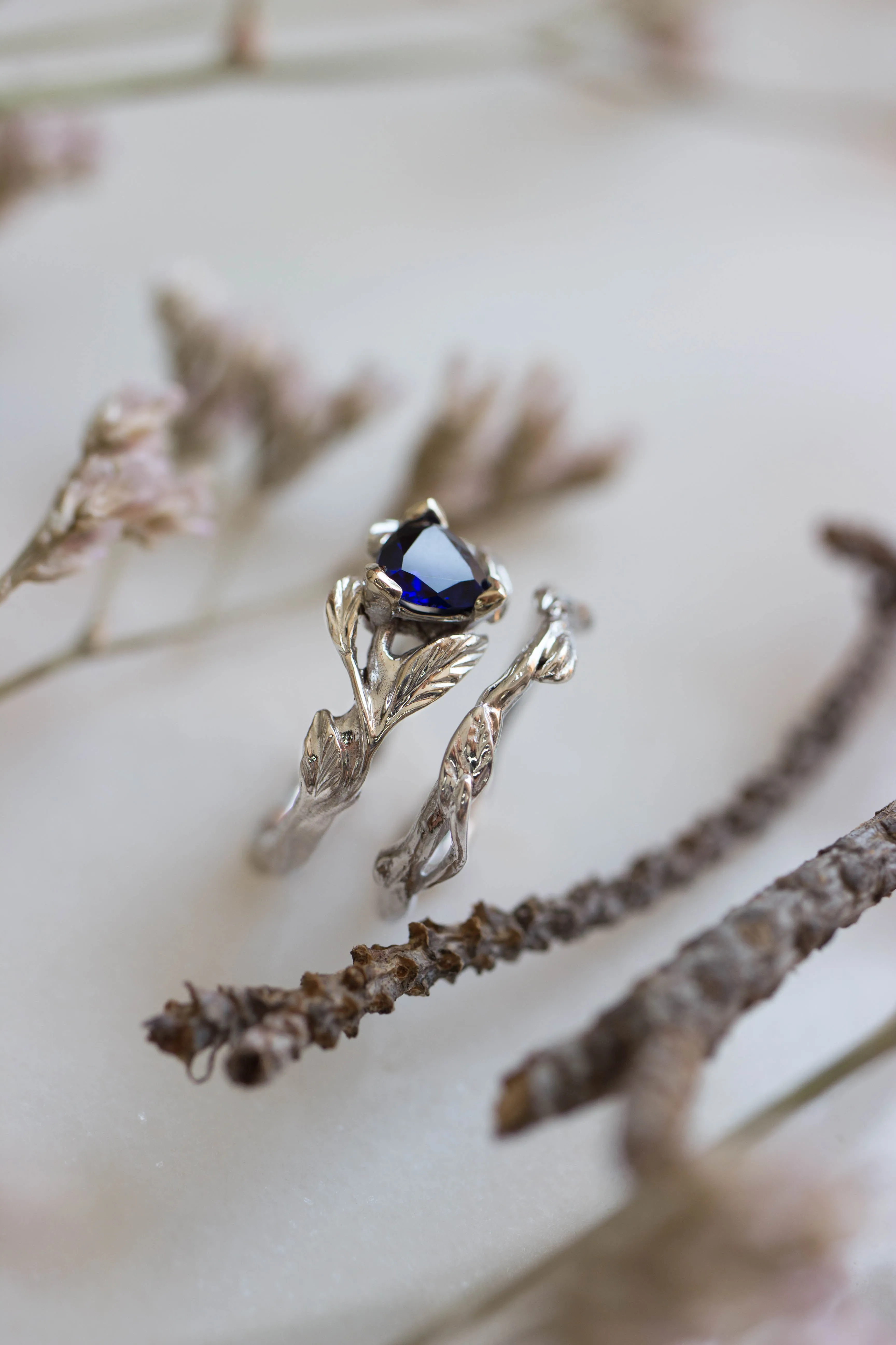 Wedding ring set with trillion sapphire / Clematis