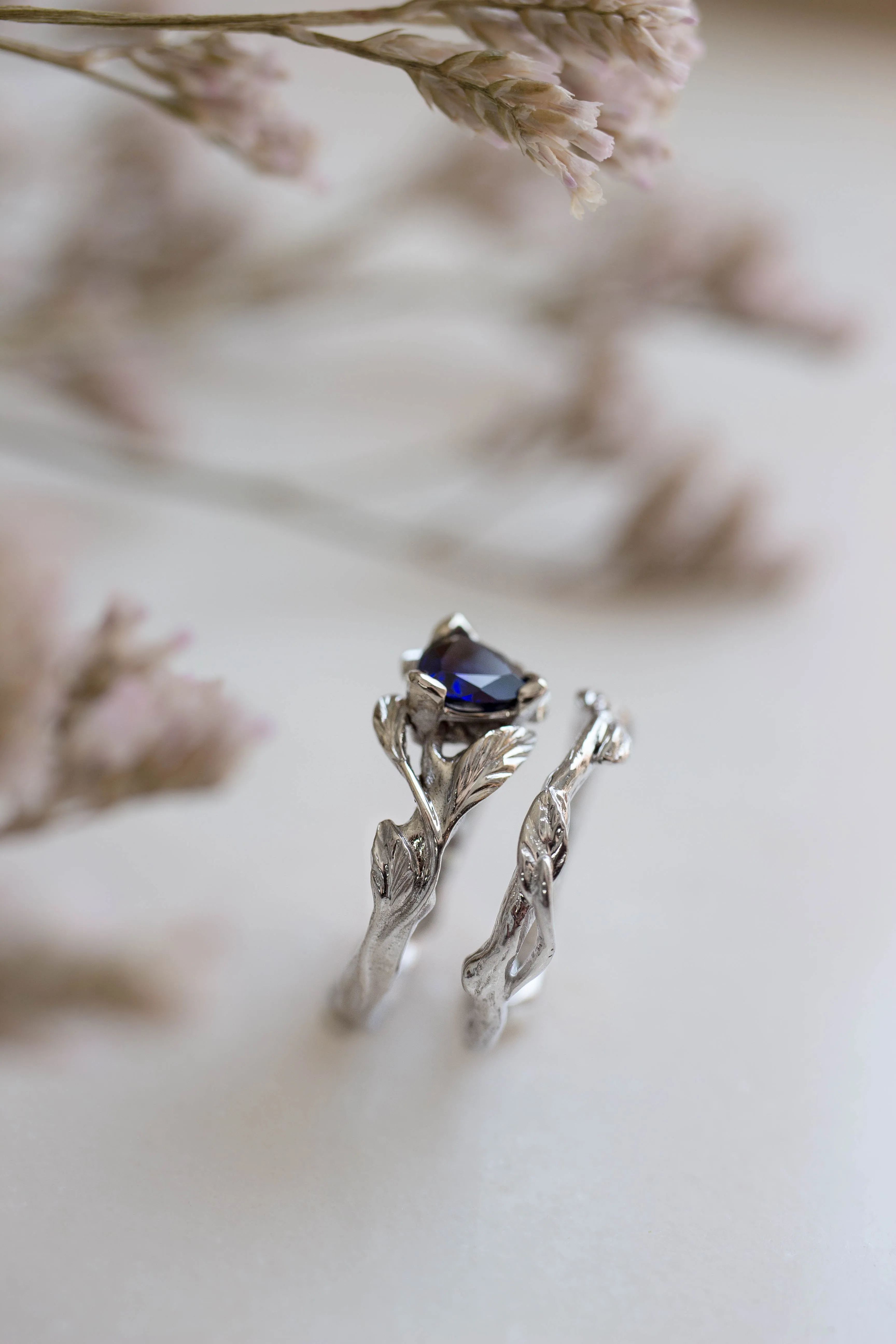 Wedding ring set with trillion sapphire / Clematis