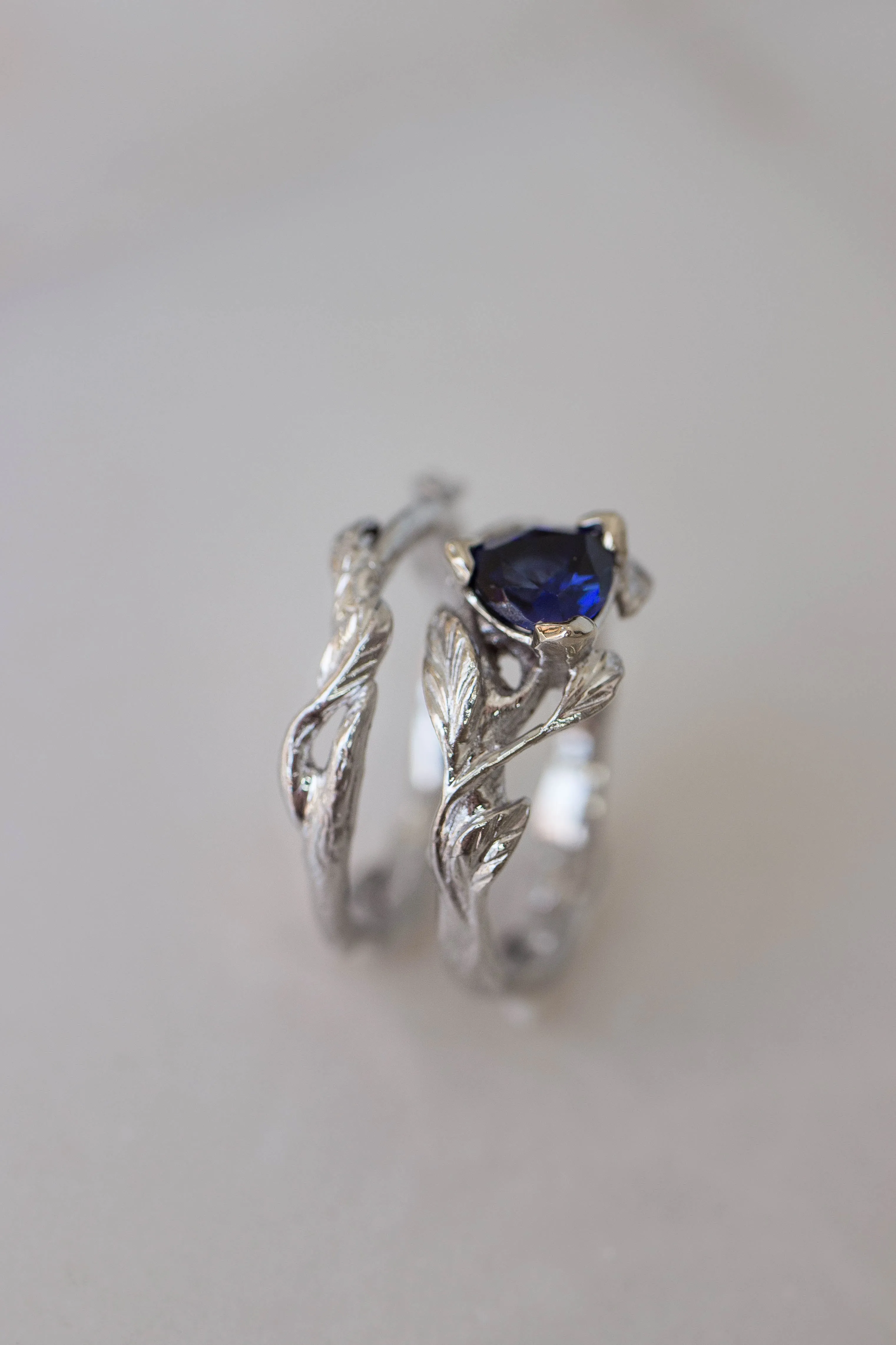 Wedding ring set with trillion sapphire / Clematis